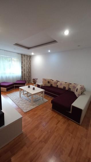 Apartament cu 3 camere decomandat în Cornitoiu