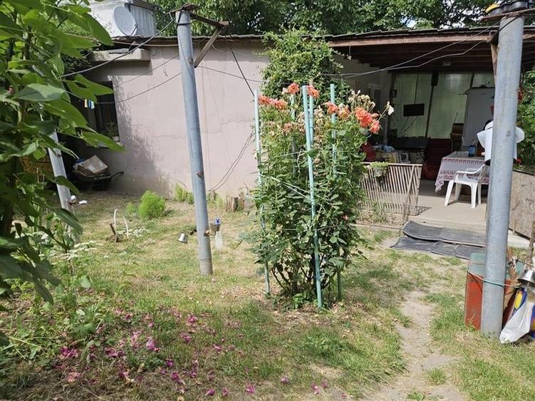 Casă individuală cu 4 camere cu Teren 5200 Mp în 9 Mai
