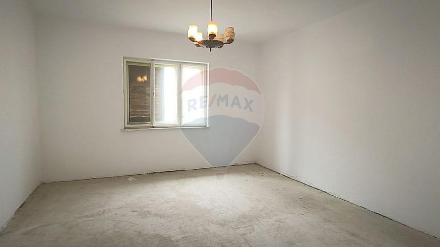 Casă cu 3 camere cu Teren 533 Mp în Central