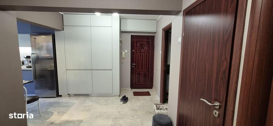 Apartament cu 4 camere decomandat în CET