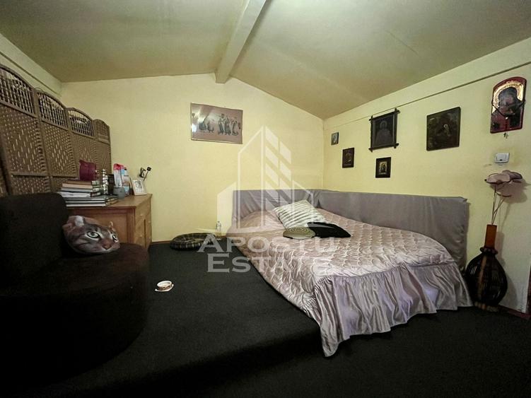 Duplex cu 7 camere cu Canalizare în Lipovei