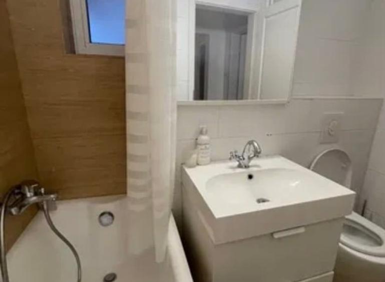 Apartament cu 2 camere decomandat în Baba Novac