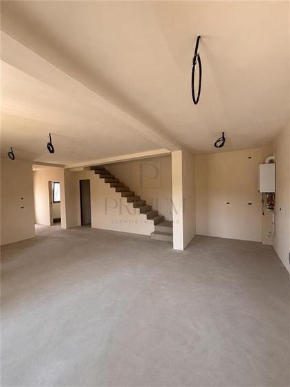 Duplex cu 4 camere cu Canalizare în Moșnița Nouă