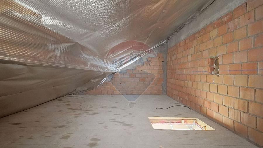 Casă cu 4 camere cu Teren 220 Mp în Baciu