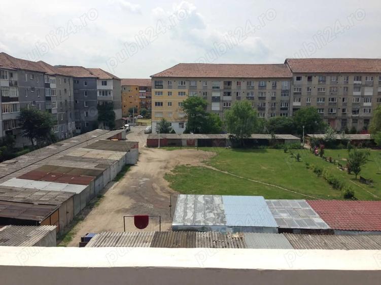 Apartament cu 3 camere decomandat în Vitrometan