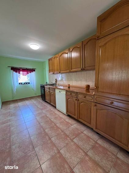 Casă cu 2 camere cu Teren 2380 Mp în Iacobeni