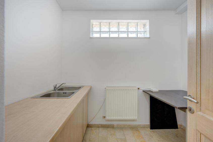 Apartament cu 3 camere decomandat în Drumul Sării