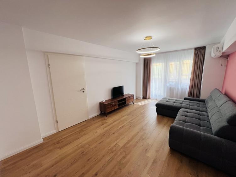 Apartament cu 2 camere semidecomandat, mobilat în Tei