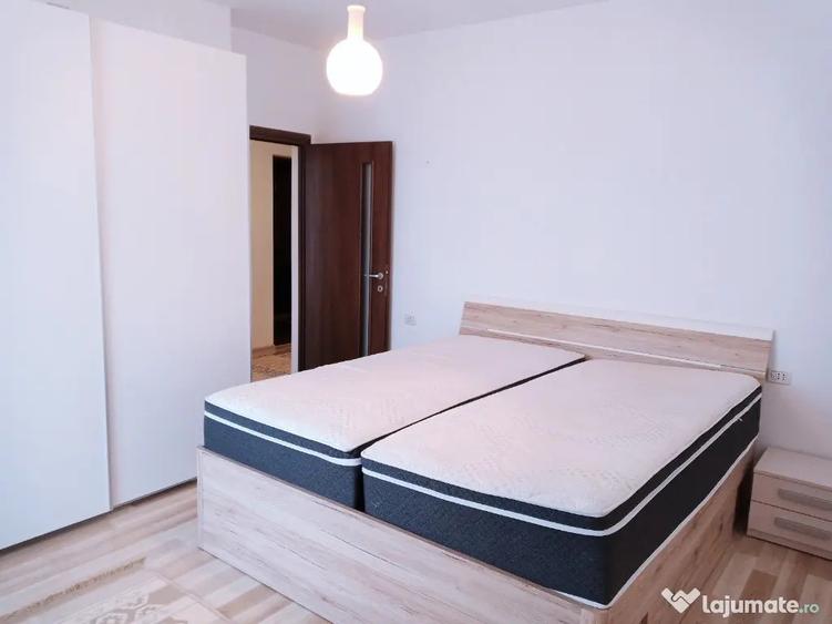 Apartament cu 3 camere decomandat în Podgoria