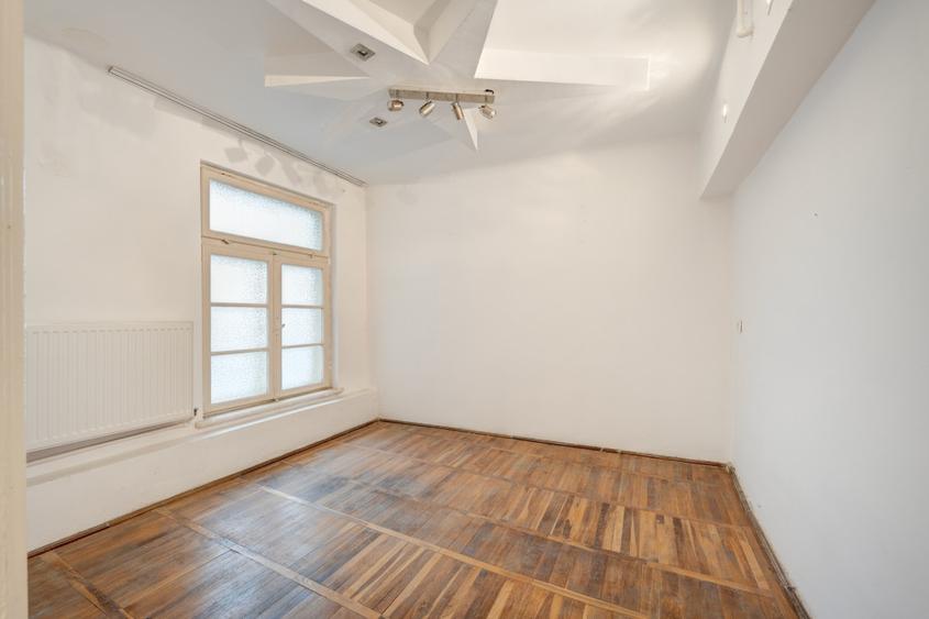 Apartament cu 3 camere decomandat în Calea Victoriei