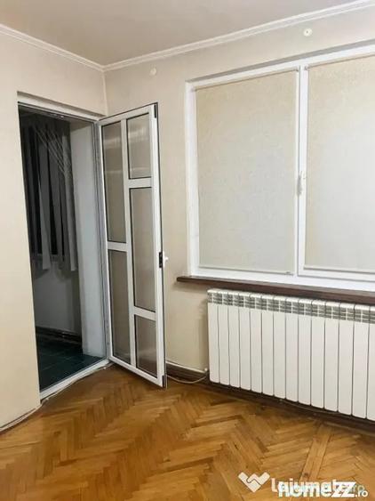Apartament cu 3 camere decomandat în Siret