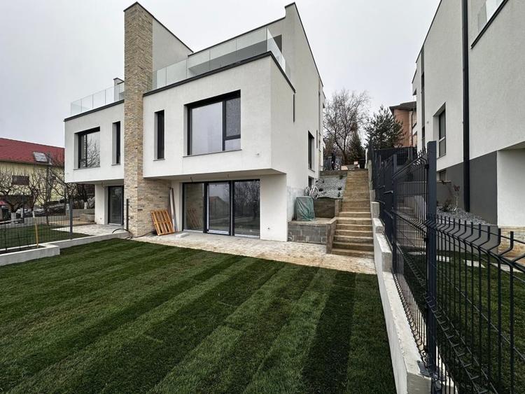 Duplex cu 3 camere cu Canalizare în Borhanci
