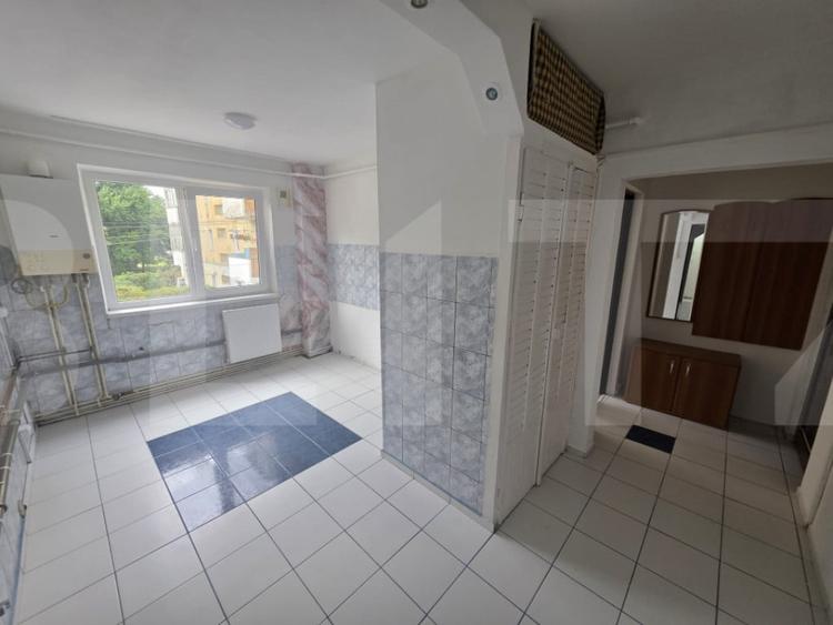 Apartament cu 3 camere semidecomandat în Ciucului