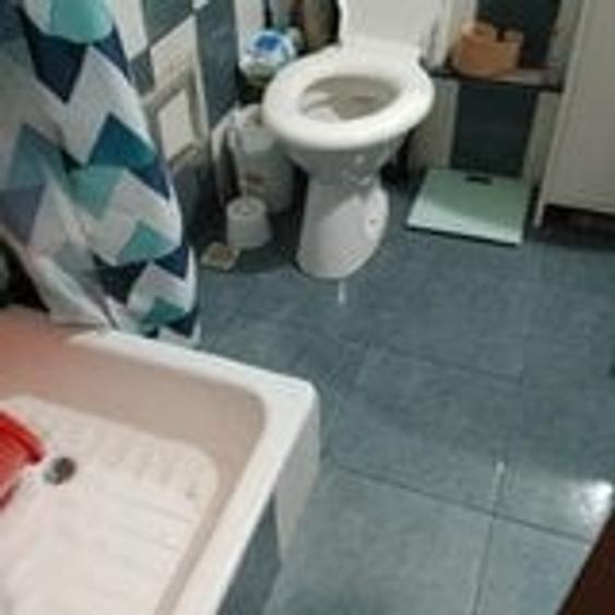 Apartament cu 4 camere semidecomandat în Berceni