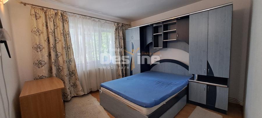 Apartament cu 3 camere decomandat, mobilat în Nicolina