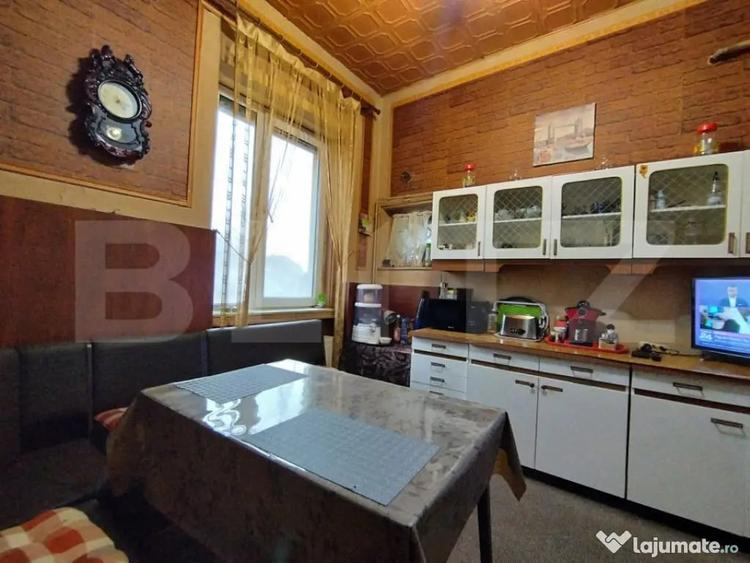 Apartament cu 4 camere decomandat în P-ța Maria