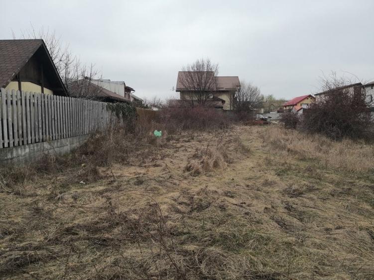 Teren Construcții intravilan de 358 mp, în Est