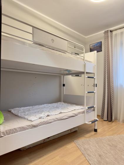 Apartament cu 3 camere semidecomandat, mobilat în Tătărași