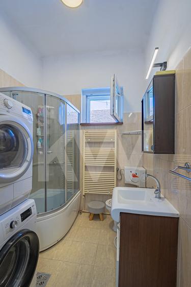 Apartament cu 2 camere semidecomandat, mobilat în Lupeni