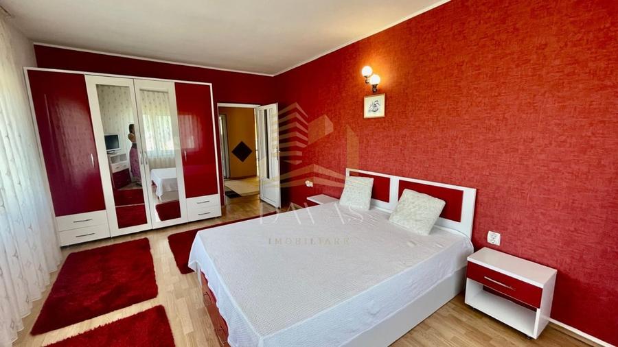 Casă individuală cu 6 camere cu Teren 1000 Mp în Zorilor