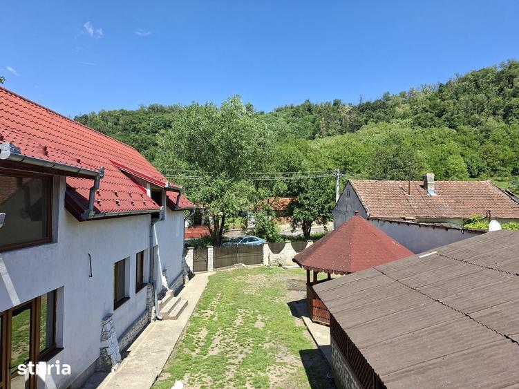 Casă cu 3 camere cu Teren 1485 Mp în Dobra