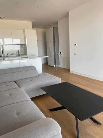 Apartament cu 2 camere, mobilat în Central