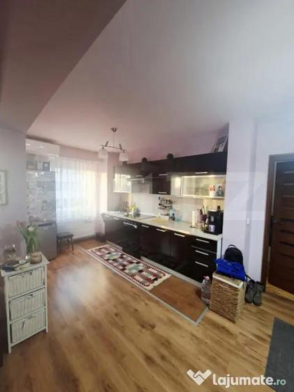 Apartament cu 3 camere semidecomandat în Nufărul