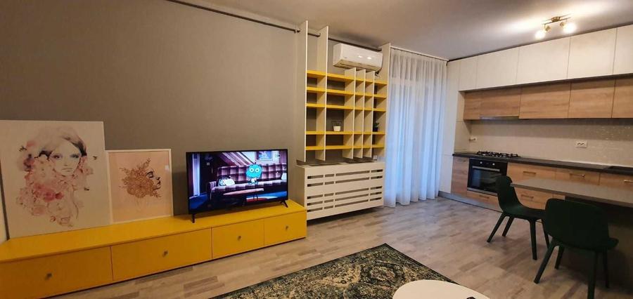 Apartament cu 3 camere decomandat în Roșu
