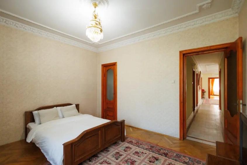 Casă cu 5 camere în Central