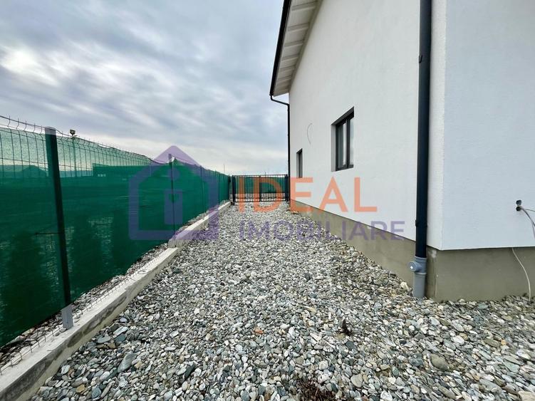 Duplex cu 4 camere cu Canalizare în Mohu