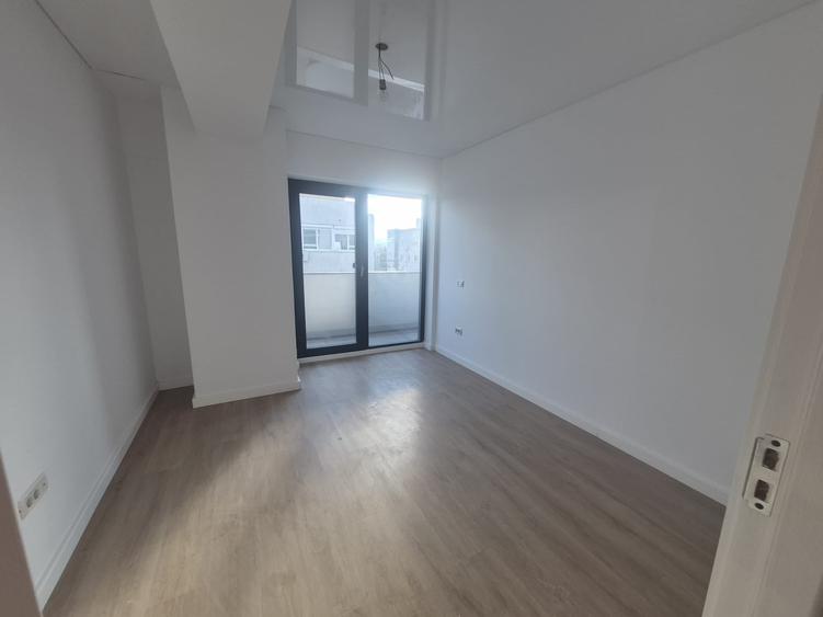 Apartament cu 3 camere decomandat în Nicolina