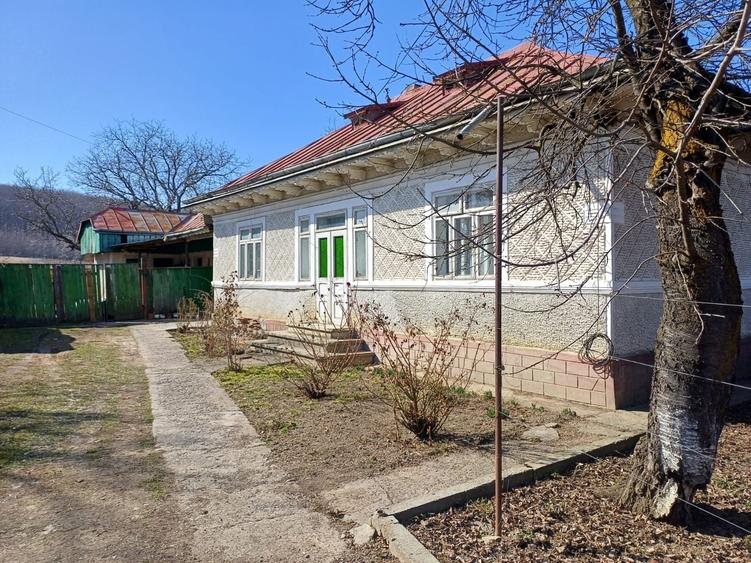 Casă cu 3 camere în Bodești