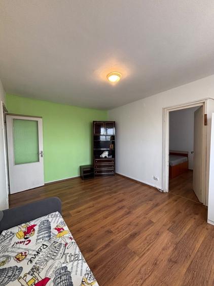 Apartament cu 2 camere semidecomandat, mobilat în Vălenii de Munte