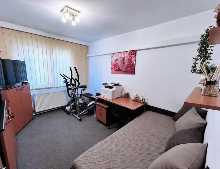 Apartament cu 3 camere decomandat, mobilat în Bucovina