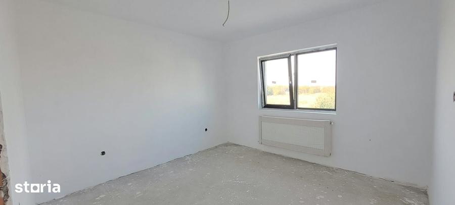 Casă cu 4 camere cu Teren 484 Mp în Joița
