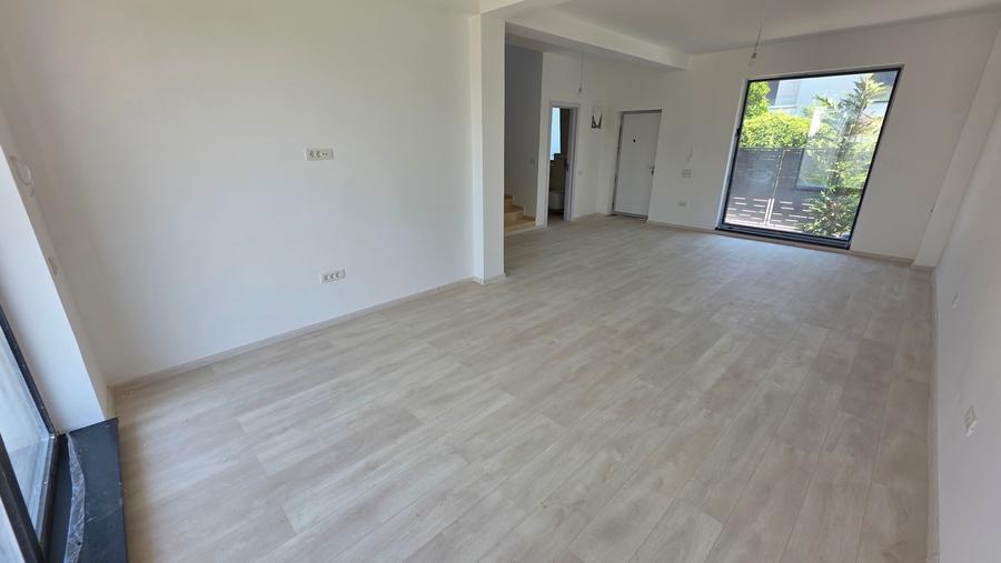 Casă individuală cu 4 camere cu Canalizare în Central