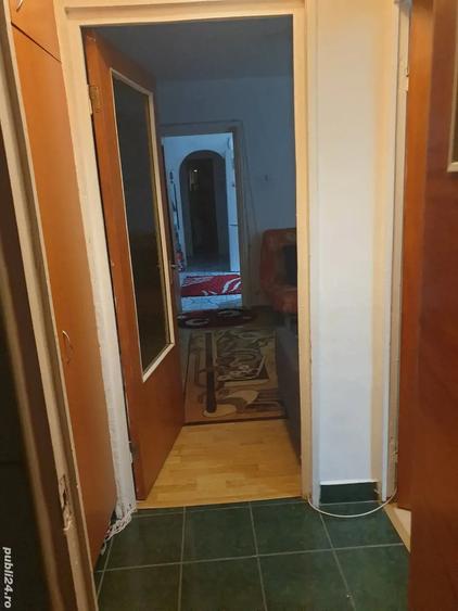 Apartament cu 3 camere semidecomandat, mobilat în Berceni