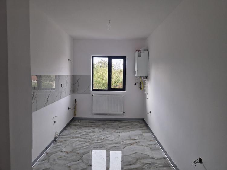 Casă cu 4 camere cu Teren 268 Mp în Est