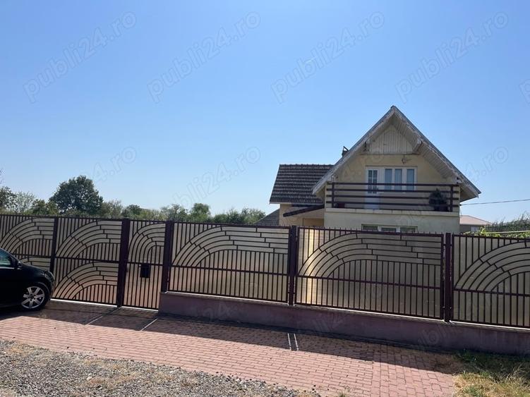 Casă cu 4 camere cu Teren 1219 Mp în Remetea Mare
