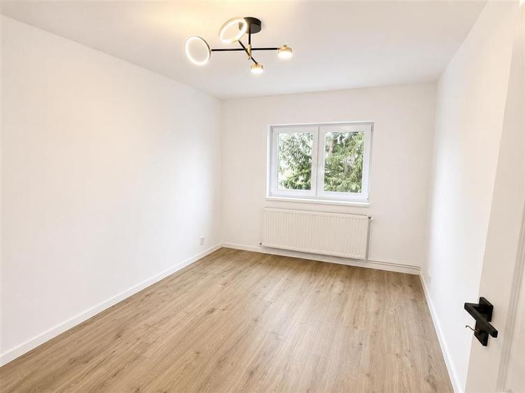 Apartament cu 3 camere decomandat în Ștrand