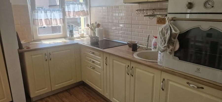 Apartament cu 3 camere semidecomandat în Central