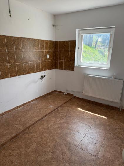 Casă cu 8 camere cu Teren 500 Mp în Exterior Sud