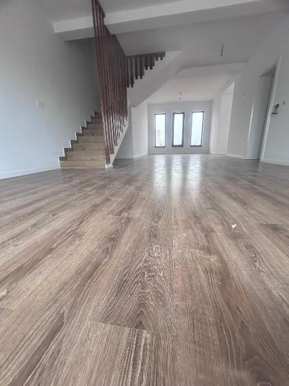 Duplex cu 4 camere cu Canalizare în Vladimirescu