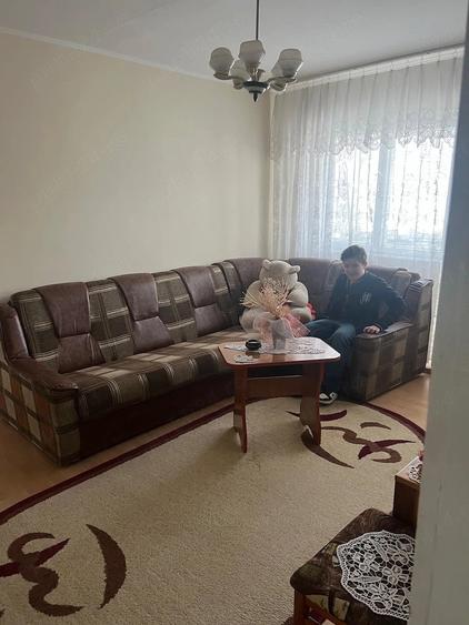 Apartament cu 3 camere semidecomandat în Breaza de Sus