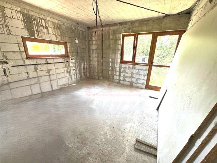 99.900 Euro casa+teren 1000 mp(concesiune) in com Sendreni - 10