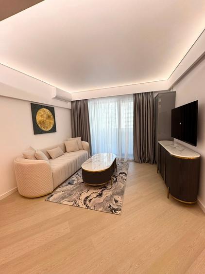 Apartament cu 3 camere semidecomandat în Pipera