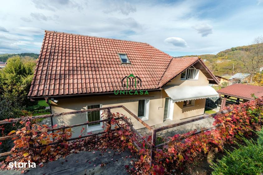 Casă cu 8 camere cu Teren 1310 Mp în Mihăești