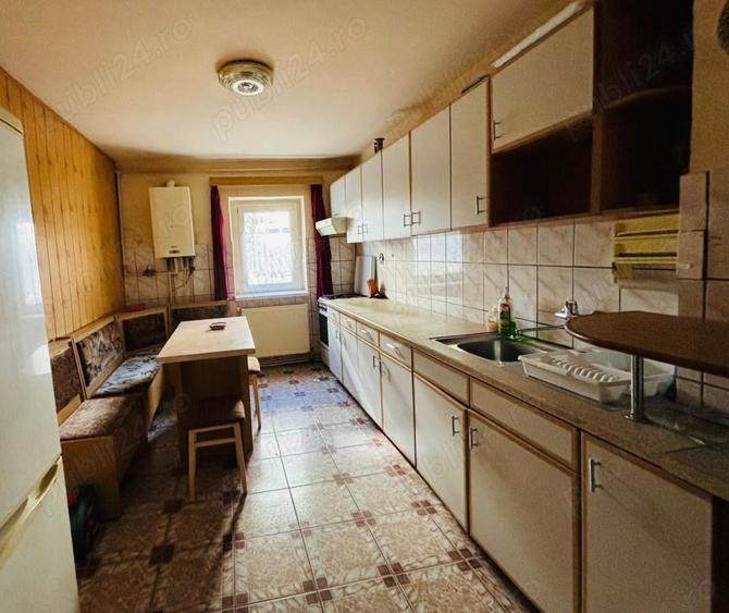 Apartament cu 3 camere decomandat în Vitrometan