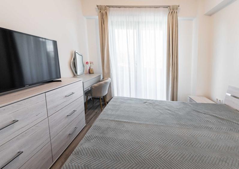 Apartament cu 3 camere decomandat, mobilat în Girocului