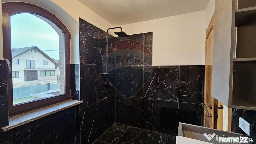 Casă cu 5 camere cu Teren 840 Mp în Șcheia